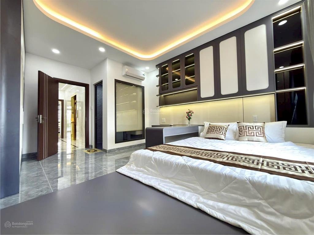 Nhà có thang máy đường thông thạnh lộc 15, dt 4x20m, lửng, 3 lầu, 4pn, p.thờ, s.thượng, hướng tnam