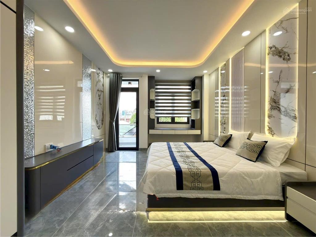 Nhà có thang máy đường thông thạnh lộc 15, dt 4x20m, lửng, 3 lầu, 4pn, p.thờ, s.thượng, hướng tnam