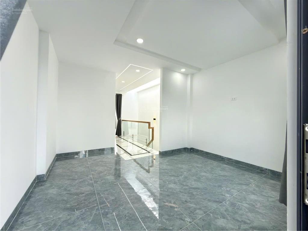 Nhà có thang máy đường thông thạnh lộc 15, dt 4x20m, lửng, 3 lầu, 4pn, p.thờ, s.thượng, hướng tnam