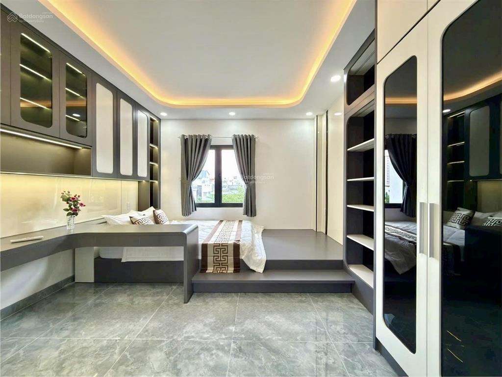 Nhà có thang máy đường thông thạnh lộc 15, dt 4x20m, lửng, 3 lầu, 4pn, p.thờ, s.thượng, hướng tnam