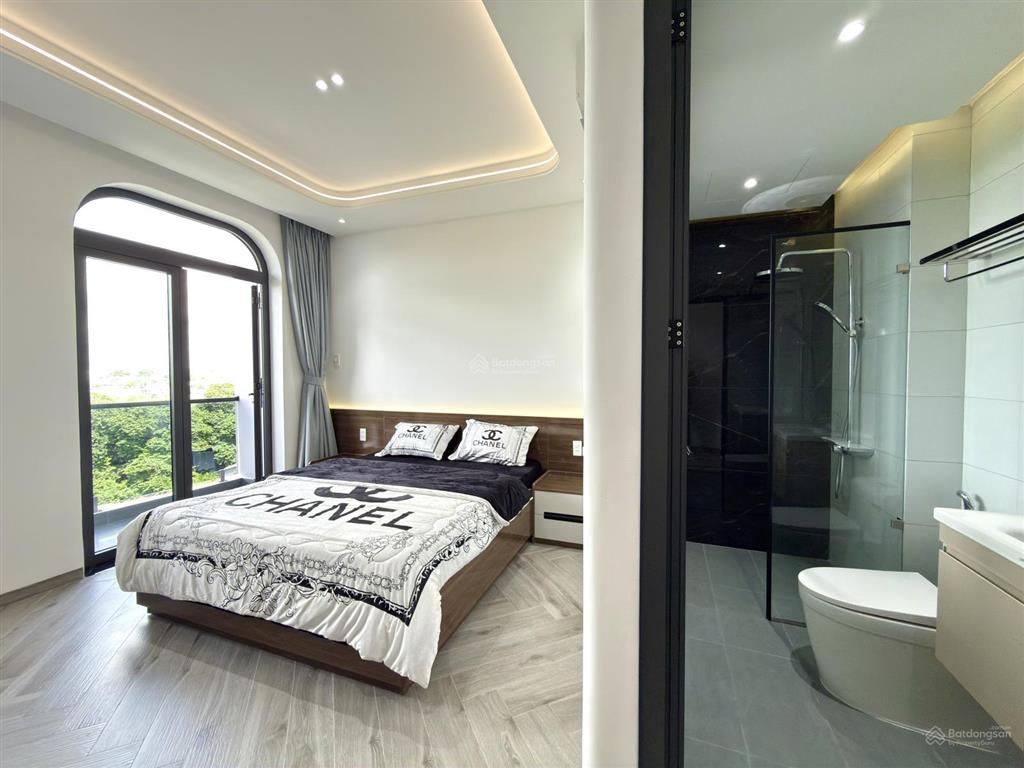 Nhà có thang máy kế bên chợ đông quang, dt4x28m, lửng, 3 lầu, sân xe hơi, gara xe, 4pn, p.thờ