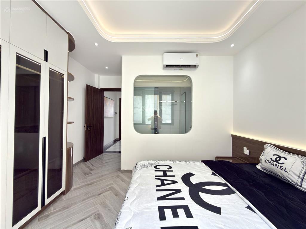 Nhà có thang máy kế bên chợ đông quang, dt4x28m, lửng, 3 lầu, sân xe hơi, gara xe, 4pn, p.thờ