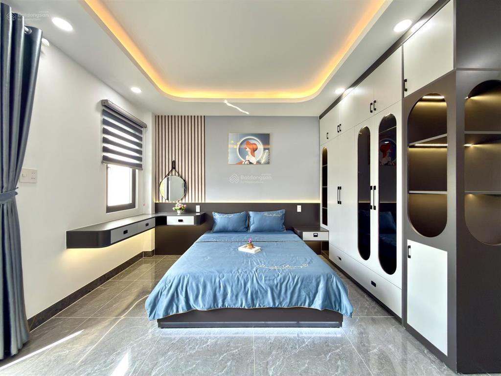 Nhà có thang máy, 1 sẹc đường thông tô ngọc vân, dt 4.5x22m, lửng, 3 lầu, 5pn, p.thờ, sân sau rộng