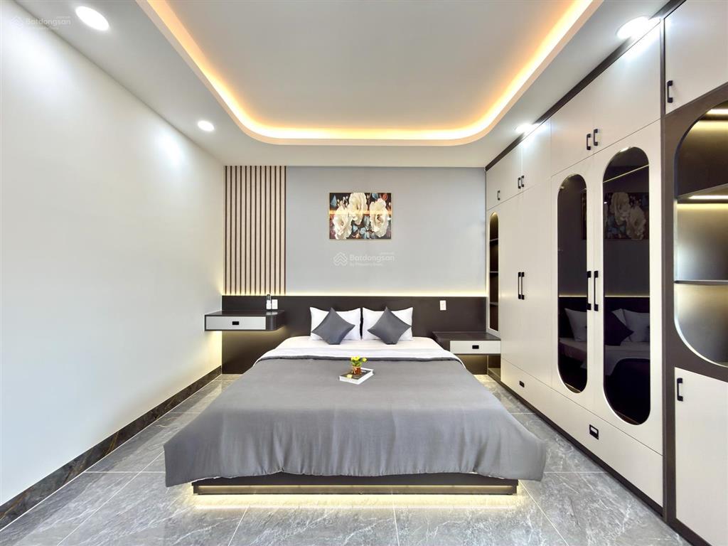 Nhà có thang máy, 1 sẹc đường thông tô ngọc vân, dt 4.5x22m, lửng, 3 lầu, 5pn, p.thờ, sân sau rộng