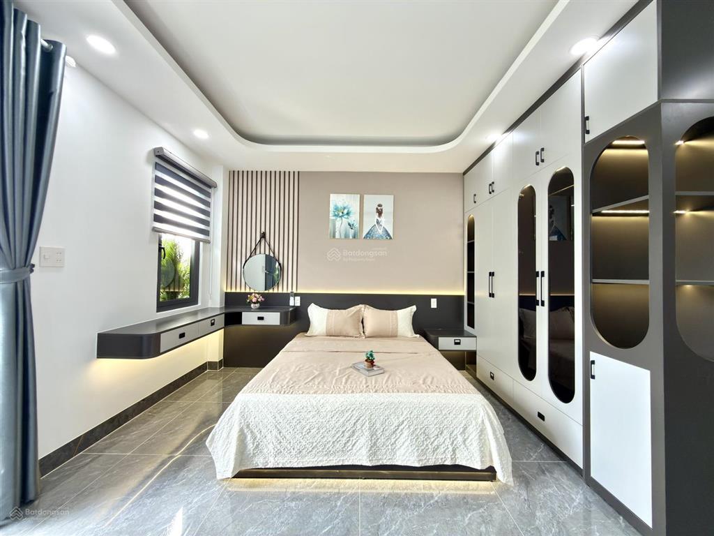 Nhà có thang máy, 1 sẹc đường thông tô ngọc vân, dt 4.5x22m, lửng, 3 lầu, 5pn, p.thờ, sân sau rộng