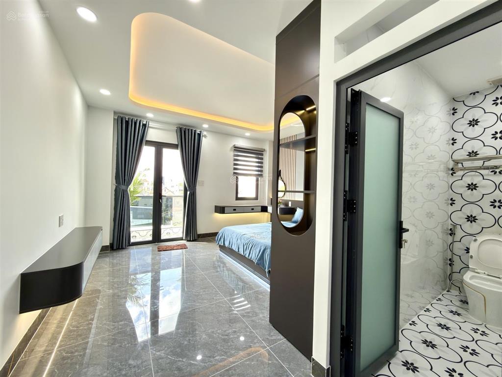 Nhà có thang máy, 1 sẹc đường thông tô ngọc vân, dt 4.5x22m, lửng, 3 lầu, 5pn, p.thờ, sân sau rộng
