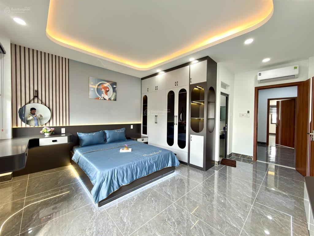 Nhà có thang máy, 1 sẹc đường thông tô ngọc vân, dt 4.5x22m, lửng, 3 lầu, 5pn, p.thờ, sân sau rộng