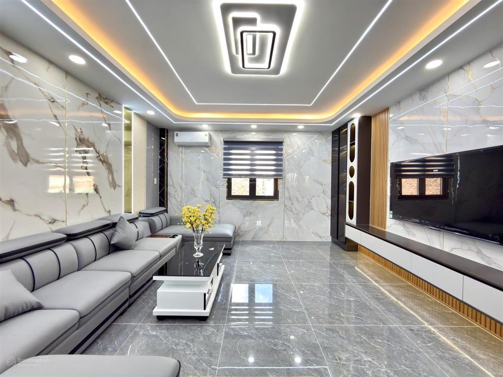 Nhà có thang máy, 1 sẹc đường thông tô ngọc vân, dt 4.5x22m, lửng, 3 lầu, 5pn, p.thờ, sân sau rộng