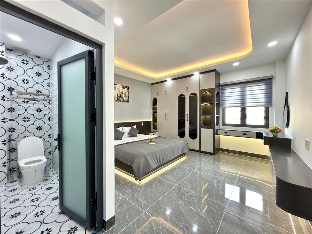 Nhà có thang máy, 1 sẹc đường thông tô ngọc vân, dt 4.5x22m, lửng, 3 lầu, 5pn, p.thờ, sân sau rộng