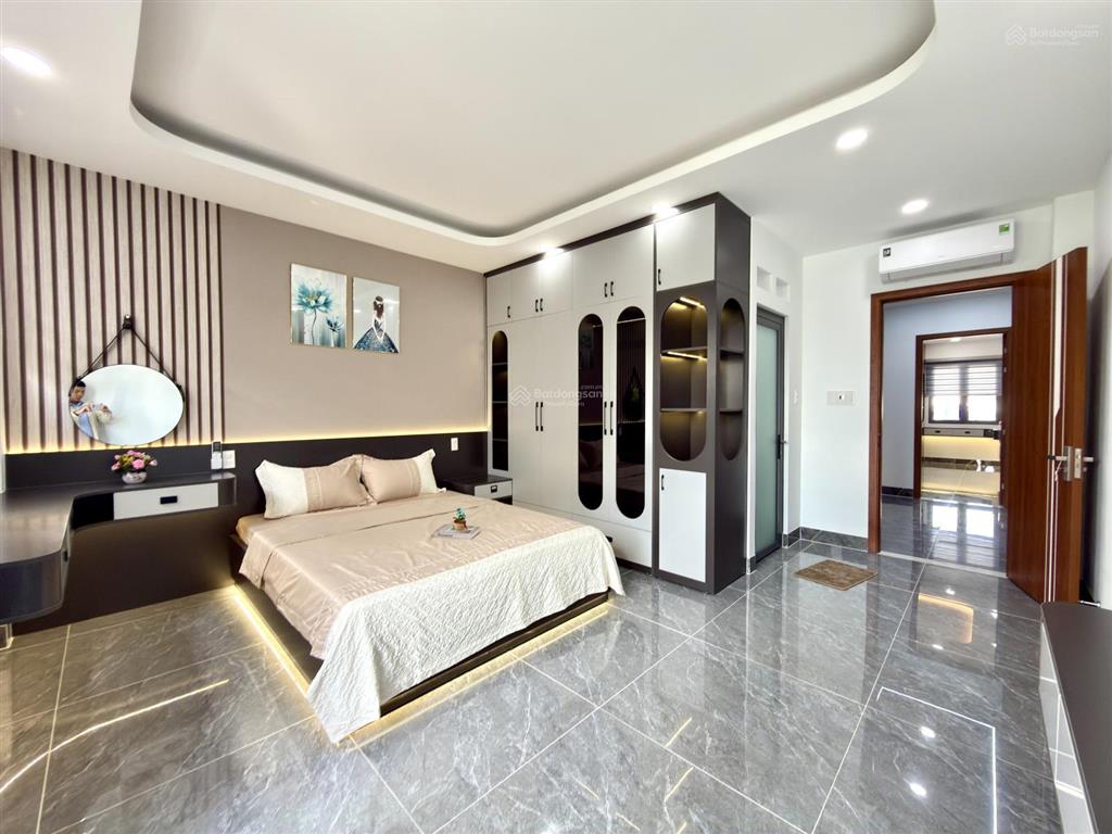 Nhà có thang máy, 1 sẹc đường thông tô ngọc vân, dt 4.5x22m, lửng, 3 lầu, 5pn, p.thờ, sân sau rộng