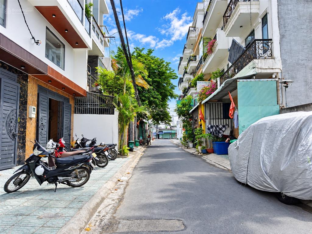 Nhà có thang máy, 1 sẹc đường thông tô ngọc vân, dt 4.5x22m, lửng, 3 lầu, 5pn, p.thờ, sân sau rộng