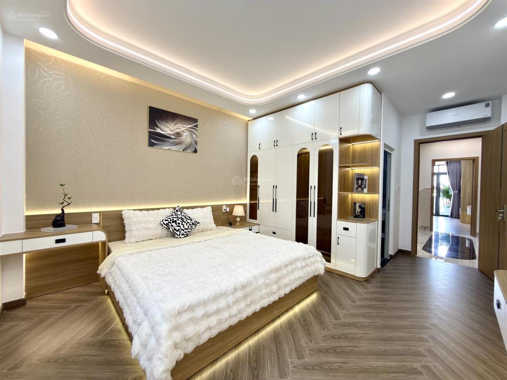 Nhà có thang máy mtkd đường thới an 12, dt 4x25m, lửng, 4 lầu, 5pn p. thờ, 7vs, hướng bắc, 8,4 tỷ