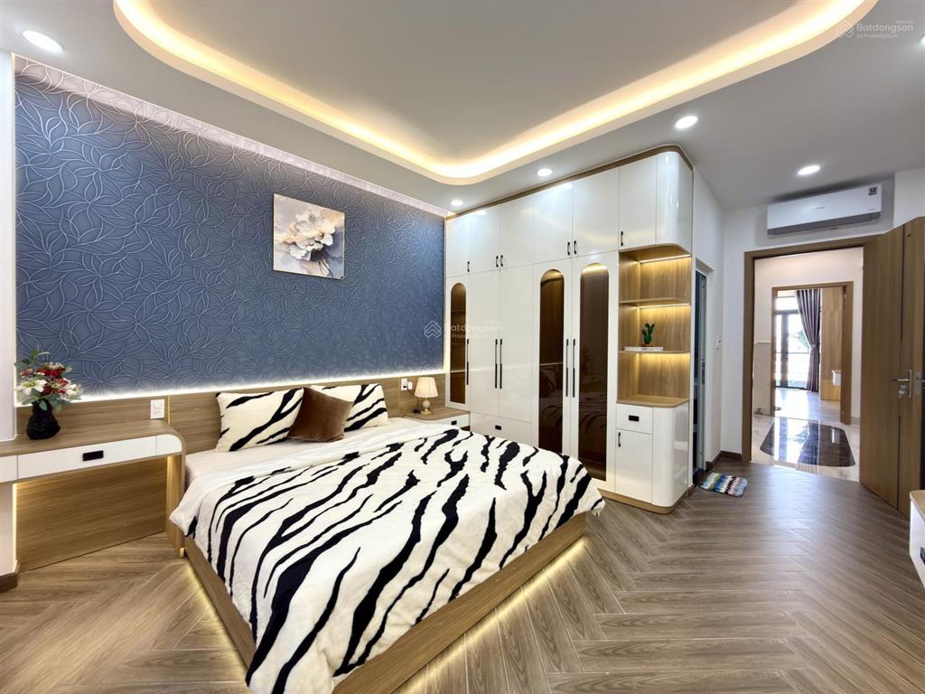 Nhà có thang máy mtkd đường thới an 12, dt 4x25m, lửng, 4 lầu, 5pn p. thờ, 7vs, hướng bắc, 8,4 tỷ