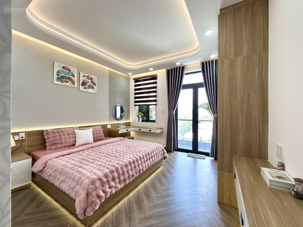 Nhà có thang máy mtkd đường thới an 12, dt 4x25m, lửng, 4 lầu, 5pn p. thờ, 7vs, hướng bắc, 8,4 tỷ