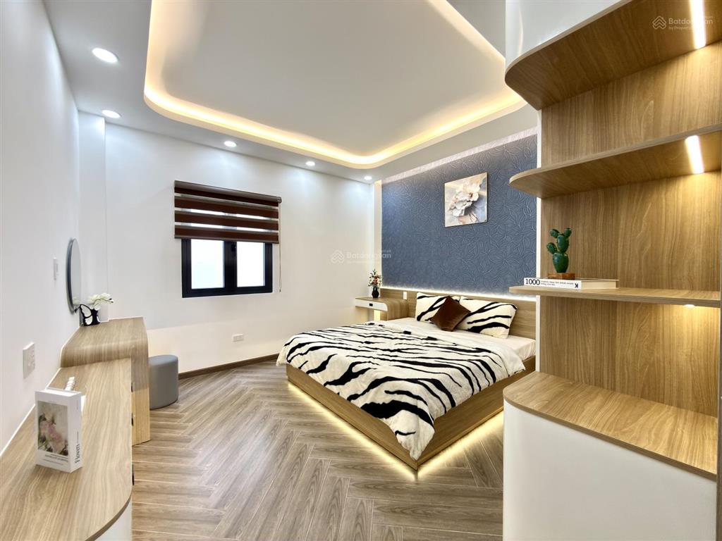 Nhà có thang máy mtkd đường thới an 12, dt 4x25m, lửng, 4 lầu, 5pn p. thờ, 7vs, hướng bắc, 8,4 tỷ