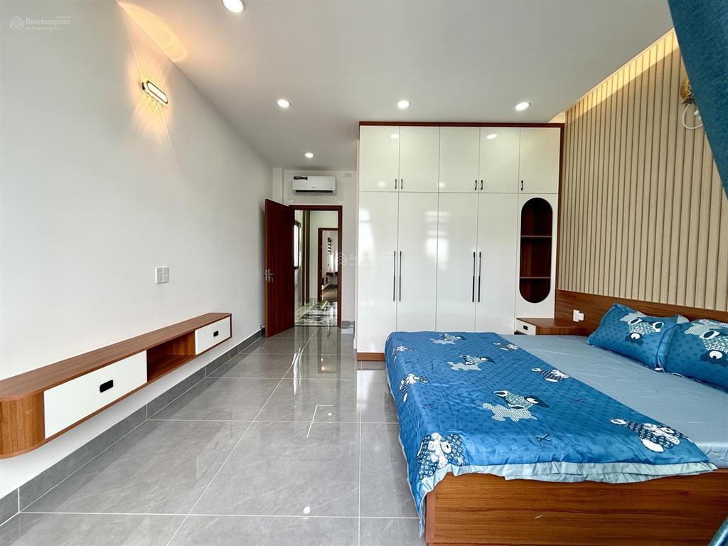 Nhà có thang máy, góc 2 mặt tiền kd đường cầu 3 phụ, dt4.3mx18m, lửng, 3 lầu, 4pn, 8.95 tỷ