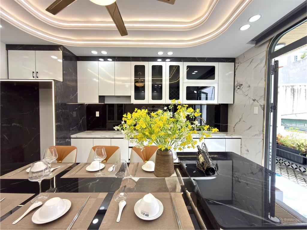 Nhà bên chợ cầu đồng và ngã tư ga, đường thạnh lộc 27, dt 4x16m, lửng, 3 lầu, 4pn, 6vs, 6,5 tỷ