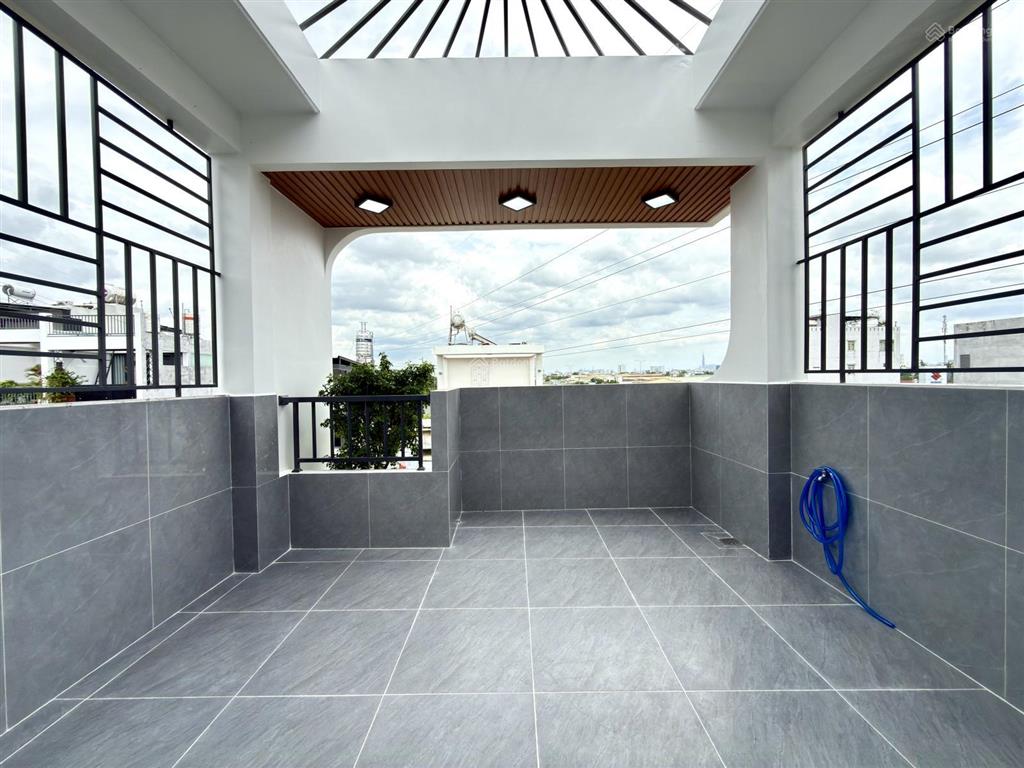 Nhà có thang máy, sát bên gò vấp, đường tx 21, dt4x27m, lửng, 3 lầu, 5pn, 7vs, p.thờ, sân thượng