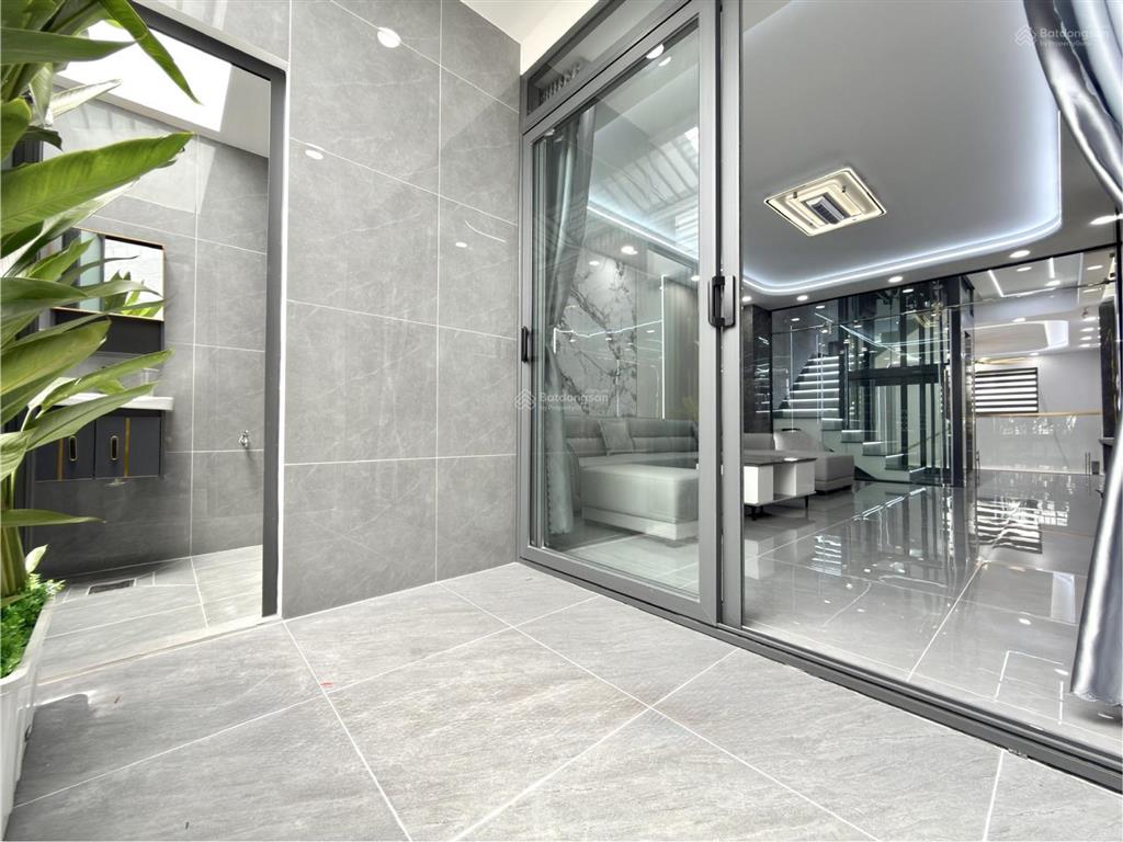 Nhà có thang máy, sát bên gò vấp, đường tx 21, dt4x27m, lửng, 3 lầu, 5pn, 7vs, p.thờ, sân thượng