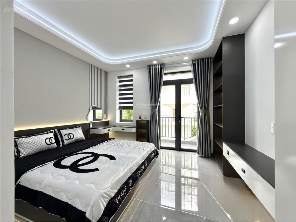 Nhà có thang máy, sát bên gò vấp, đường tx 21, dt4x27m, lửng, 3 lầu, 5pn, 7vs, p.thờ, sân thượng