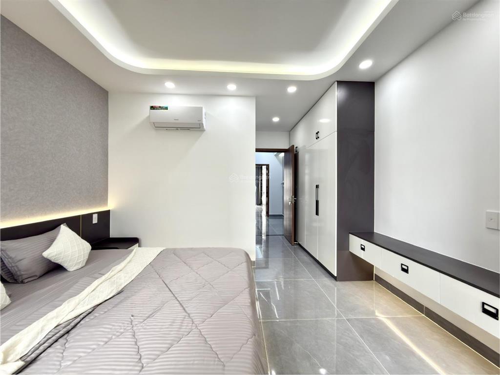 Nhà có thang máy, sát bên gò vấp, đường tx 21, dt4x27m, lửng, 3 lầu, 5pn, 7vs, p.thờ, sân thượng