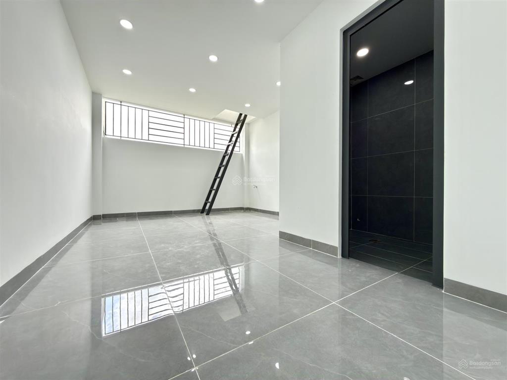 Nhà có thang máy, sát bên gò vấp, đường tx 21, dt4x27m, lửng, 3 lầu, 5pn, 7vs, p.thờ, sân thượng