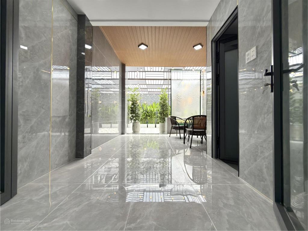 Nhà có thang máy, sát bên gò vấp, đường tx 21, dt4x27m, lửng, 3 lầu, 5pn, 7vs, p.thờ, sân thượng