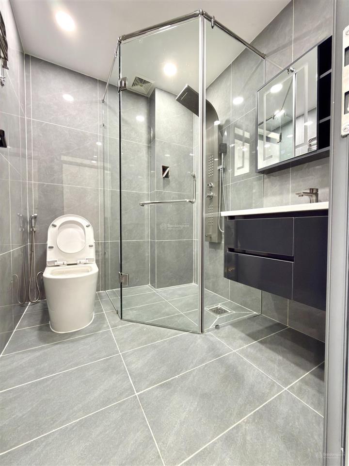 Nhà có thang máy, sát bên gò vấp, đường tx 21, dt4x27m, lửng, 3 lầu, 5pn, 7vs, p.thờ, sân thượng