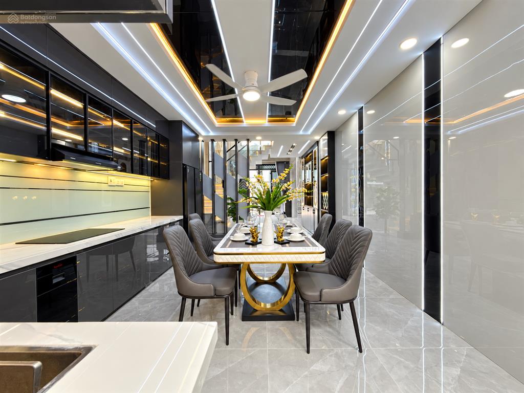 Nhà đường thông thạnh xuân 25, dt4x15m, lửng, 3 lầu, 4pn, p.thờ, sân thượng, hướng đông, 6.1 tỷ