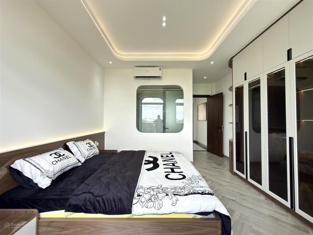 Nhà đường trần quang cơ, ngay ngã 3 đông quang, dt 4x16m, lửng, 3 lầu, 4pn, 6vs, p. thờ, gara xe