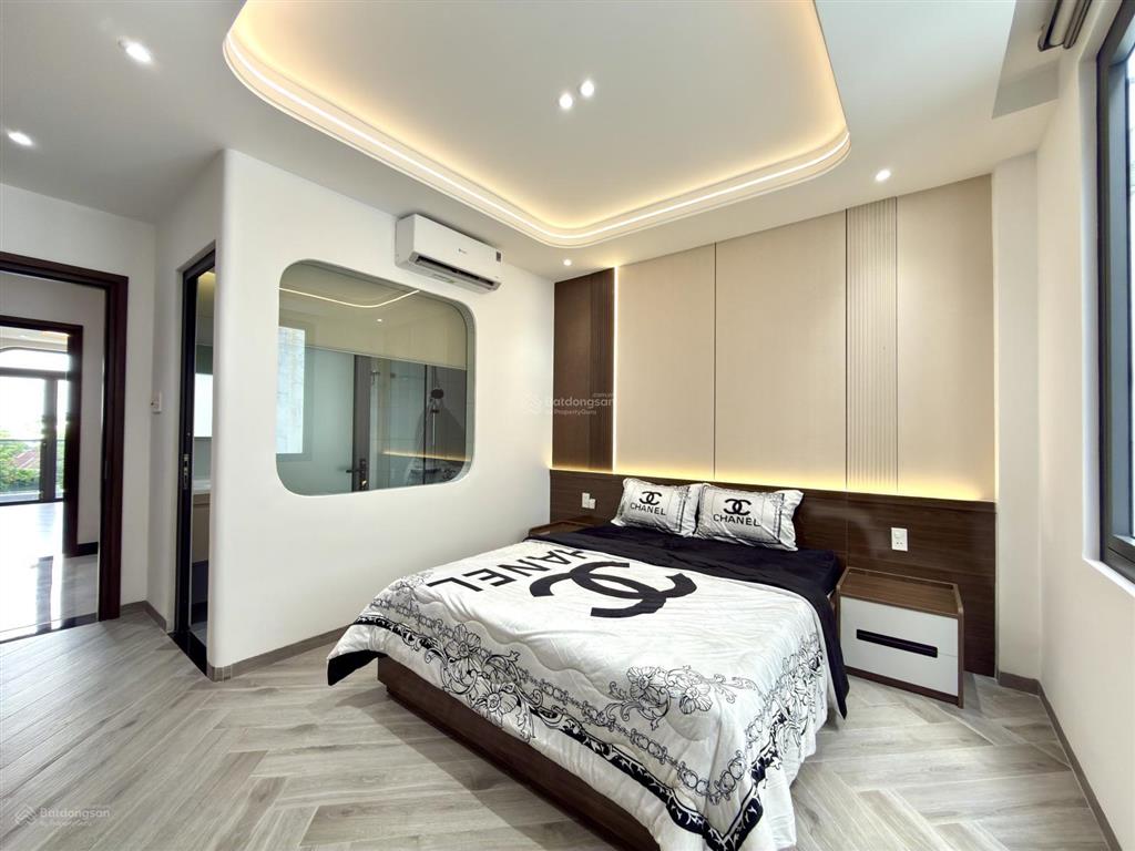 Nhà đường trần quang cơ, ngay ngã 3 đông quang, dt 4x16m, lửng, 3 lầu, 4pn, 6vs, p. thờ, gara xe