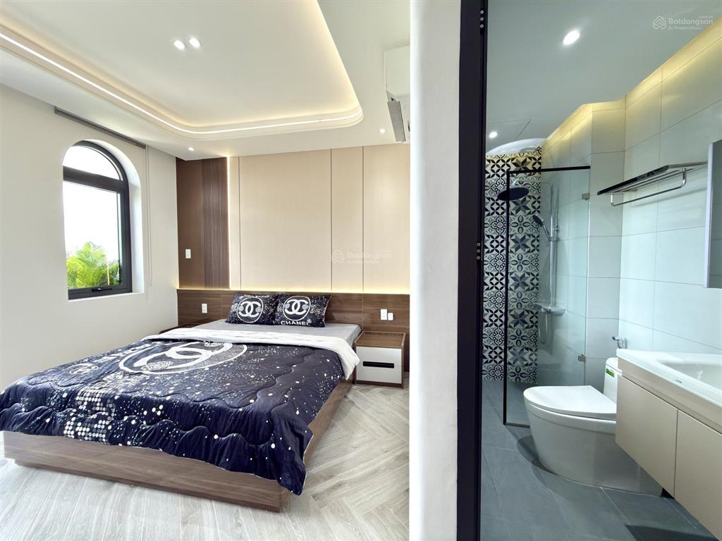Nhà đường trần quang cơ, ngay ngã 3 đông quang, dt 4x16m, lửng, 3 lầu, 4pn, 6vs, p. thờ, gara xe