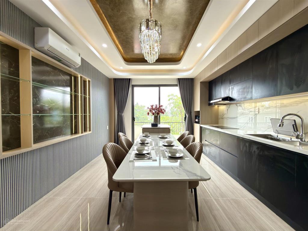 Nhà có thang máy, bên trường học, ubp, công viên, đường thạnh lộc 29, dt 4x20m, lửng, 4 lầu, 4pn.