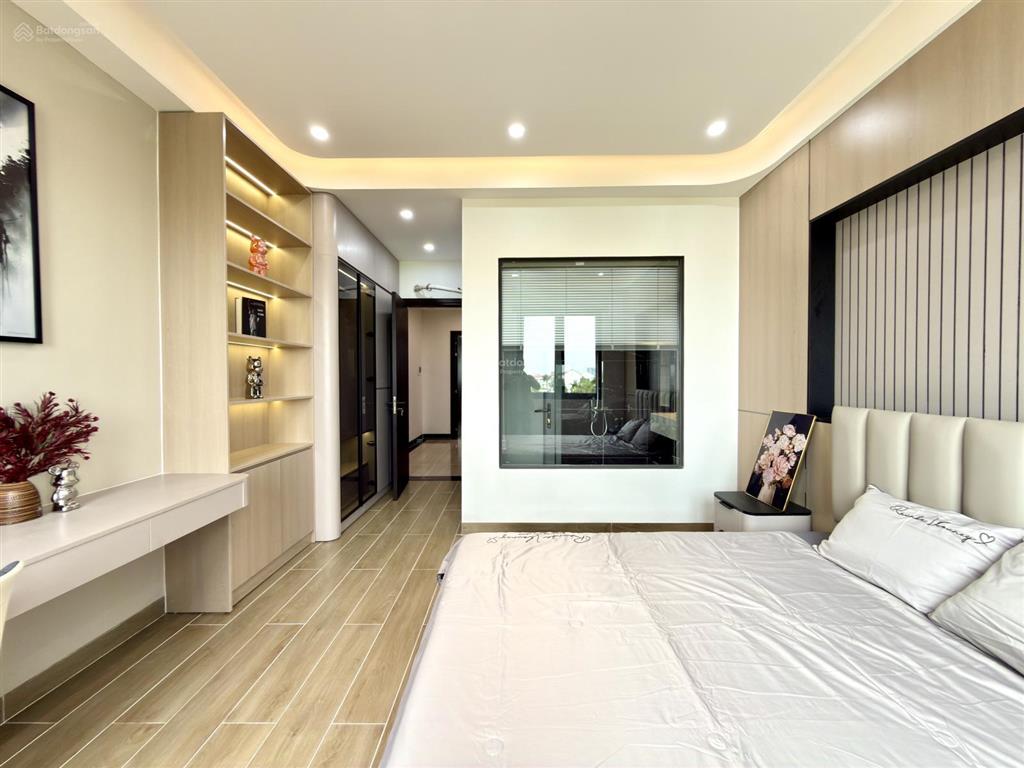 Nhà có thang máy, bên trường học, ubp, công viên, đường thạnh lộc 29, dt 4x20m, lửng, 4 lầu, 4pn.
