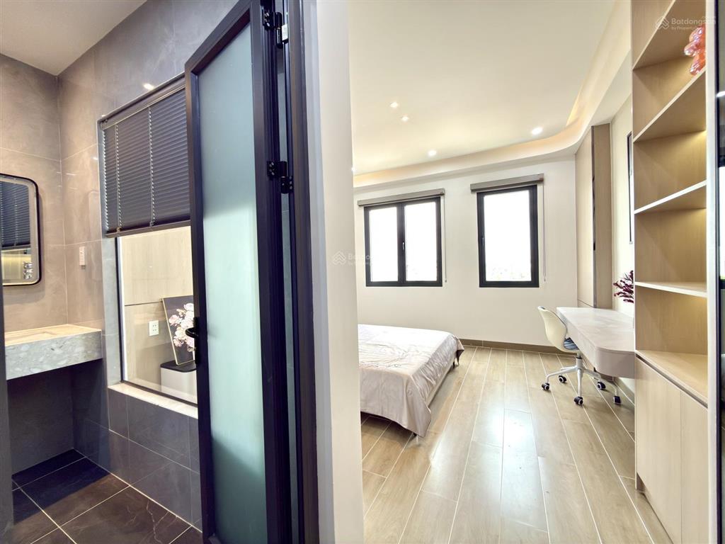 Nhà có thang máy, bên trường học, ubp, công viên, đường thạnh lộc 29, dt 4x20m, lửng, 4 lầu, 4pn.