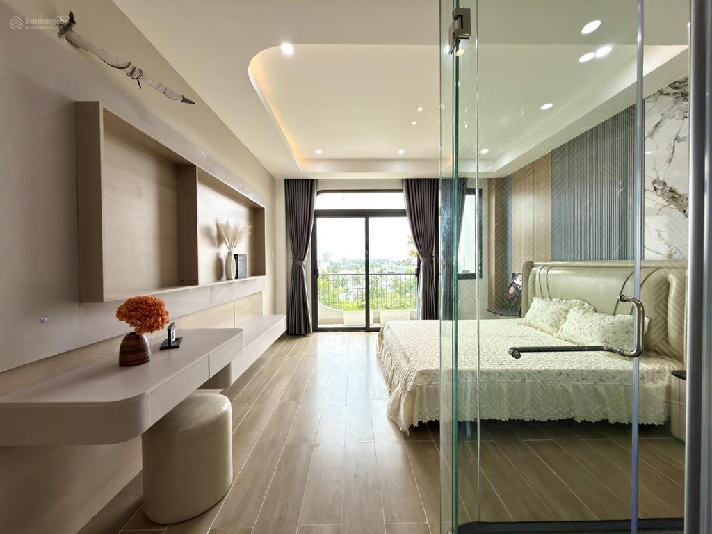 Nhà có thang máy, bên trường học, ubp, công viên, đường thạnh lộc 29, dt 4x20m, lửng, 4 lầu, 4pn.