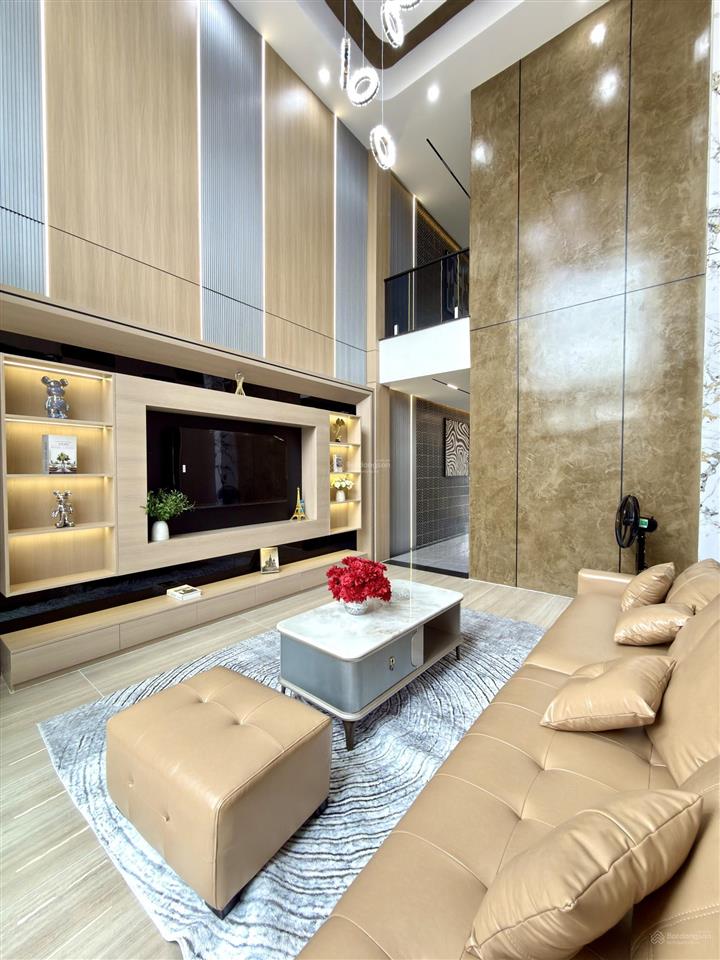 Nhà có thang máy, bên trường học, ubp, công viên, đường thạnh lộc 29, dt 4x20m, lửng, 4 lầu, 4pn.