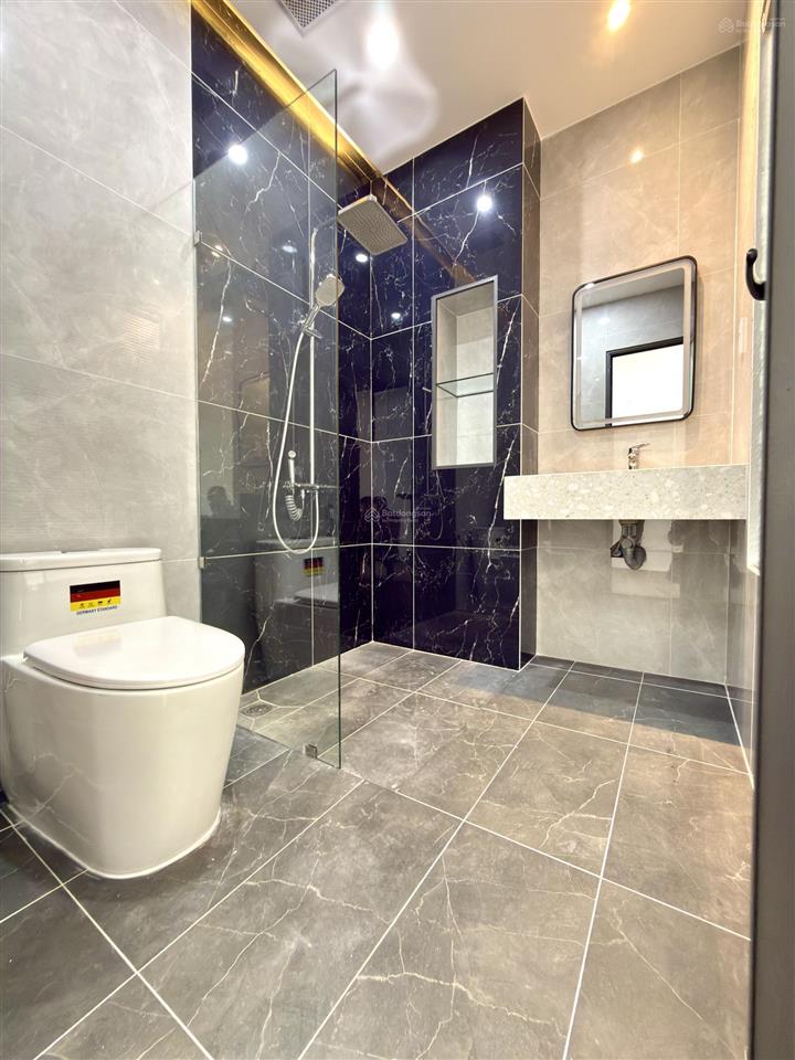Nhà có thang máy, bên trường học, ubp, công viên, đường thạnh lộc 29, dt 4x20m, lửng, 4 lầu, 4pn.