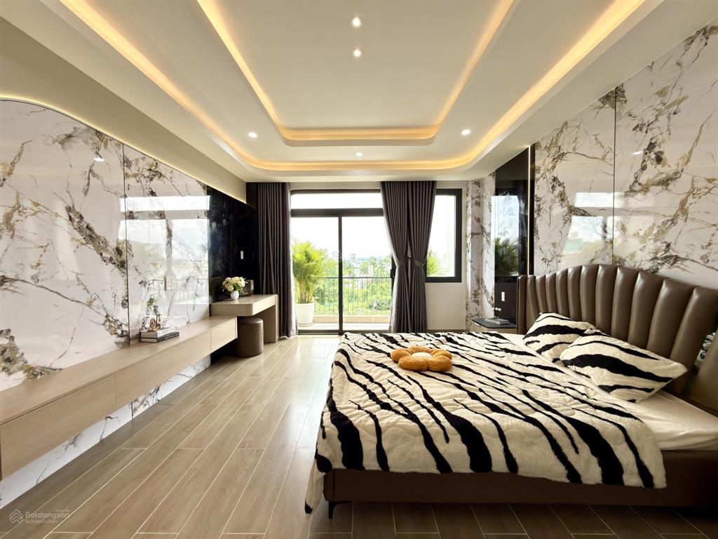 Nhà có thang máy, bên trường học, ubp, công viên, đường thạnh lộc 29, dt 4x20m, lửng, 4 lầu, 4pn.
