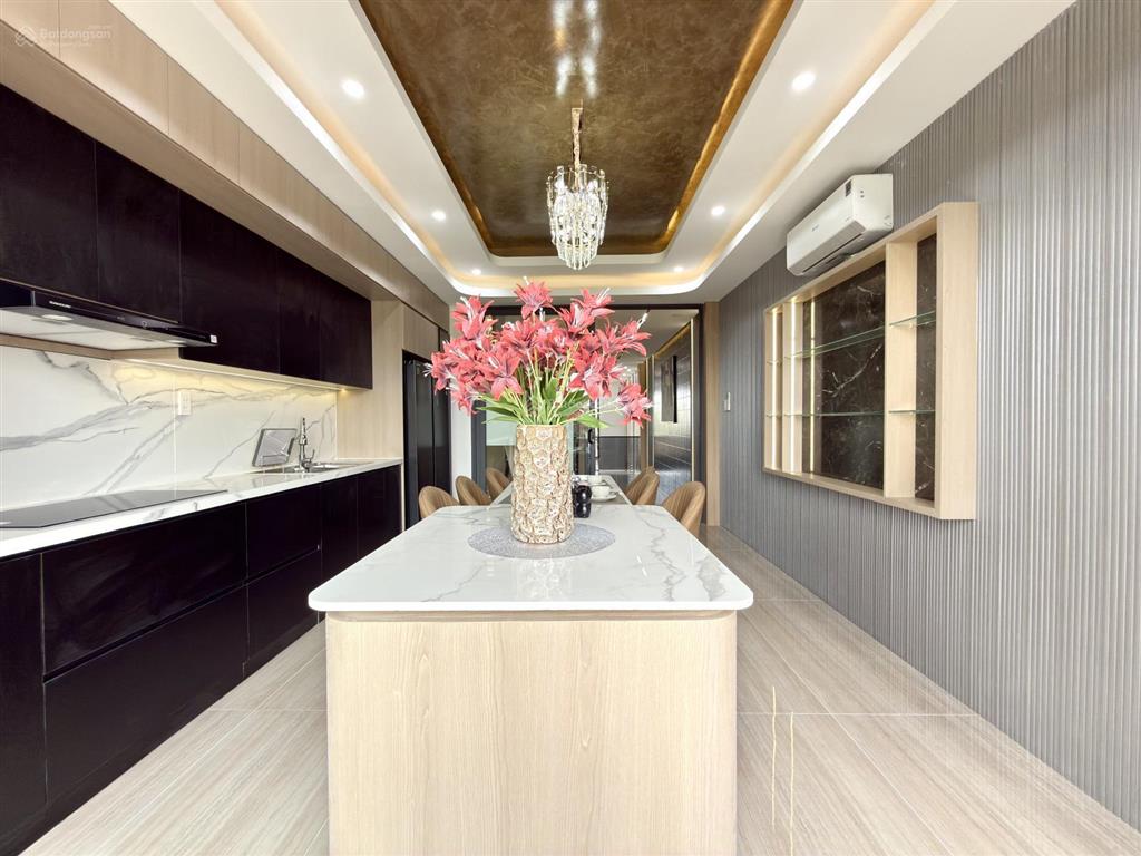Nhà có thang máy, bên trường học, ubp, công viên, đường thạnh lộc 29, dt 4x20m, lửng, 4 lầu, 4pn.