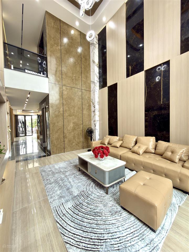 Nhà có thang máy, bên trường học, ubp, công viên, đường thạnh lộc 29, dt 4x20m, lửng, 4 lầu, 4pn.