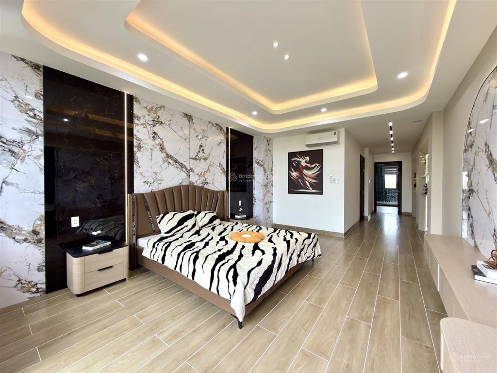 Nhà có thang máy, bên trường học, ubp, công viên, đường thạnh lộc 29, dt 4x20m, lửng, 4 lầu, 4pn.