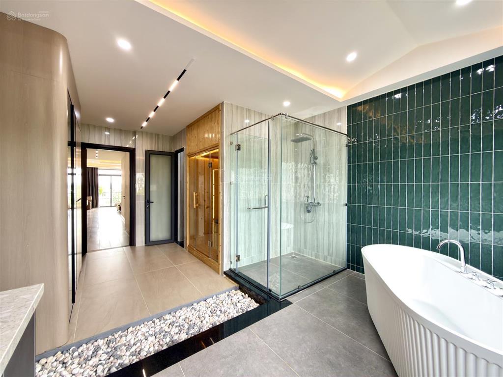 Nhà có thang máy, bên trường học, ubp, công viên, đường thạnh lộc 29, dt 4x20m, lửng, 4 lầu, 4pn.