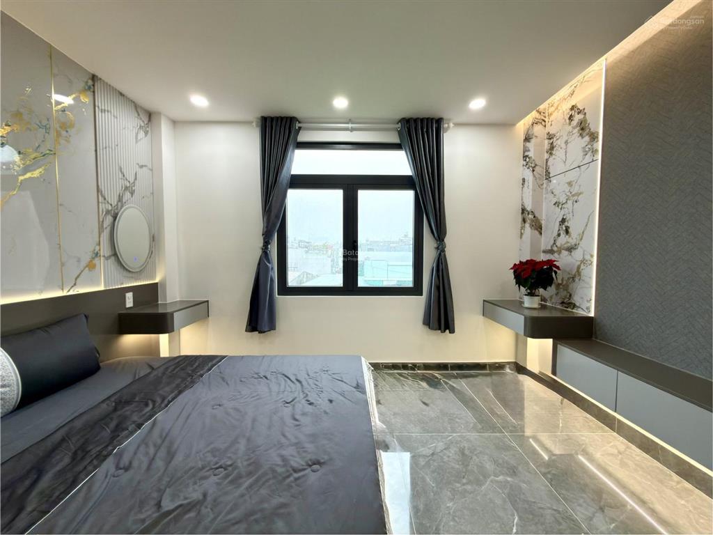 Nhà có thang máy, kế bên gò vấp, dt 4.10x20m, lửng, 3 lầu, 4pn, 6vs, sân ô tô, 7.85 tỷ