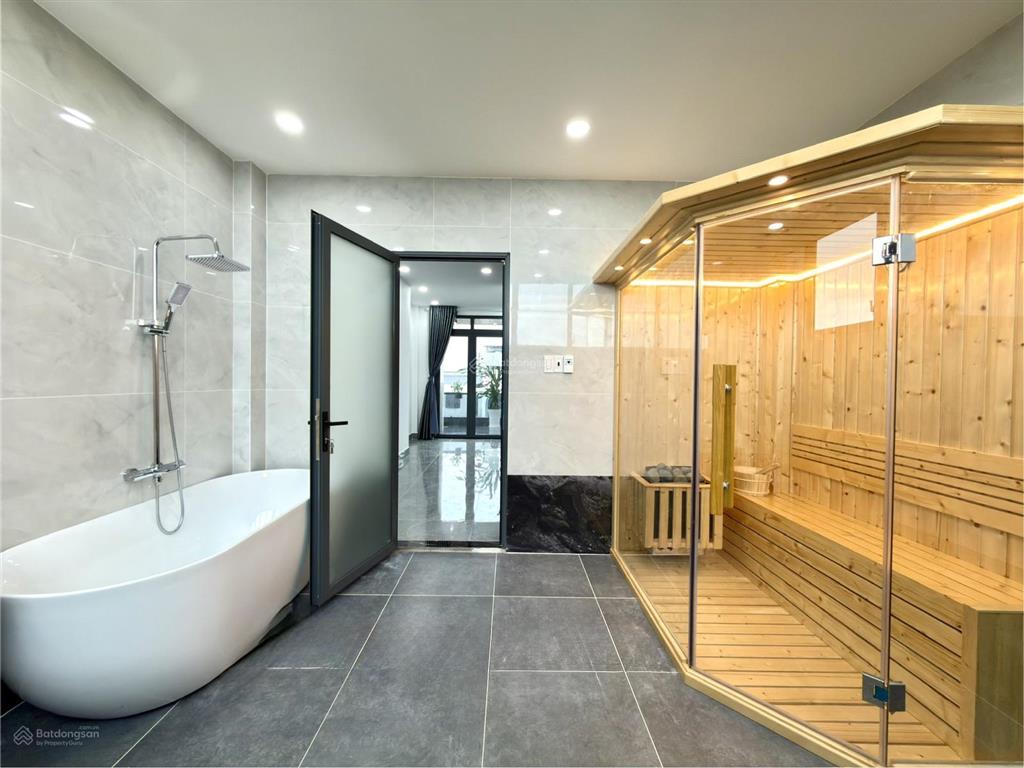 Nhà có thang máy, kế bên gò vấp, dt 4.10x20m, lửng, 3 lầu, 4pn, 6vs, sân ô tô, 7.85 tỷ
