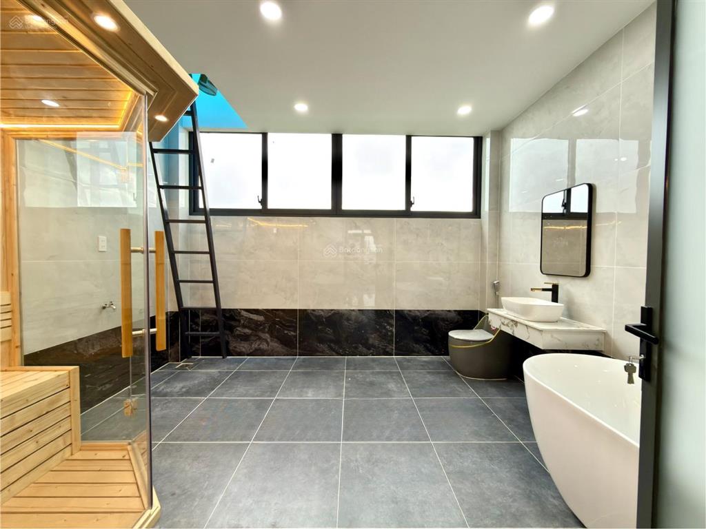 Nhà có thang máy, kế bên gò vấp, dt 4.10x20m, lửng, 3 lầu, 4pn, 6vs, sân ô tô, 7.85 tỷ