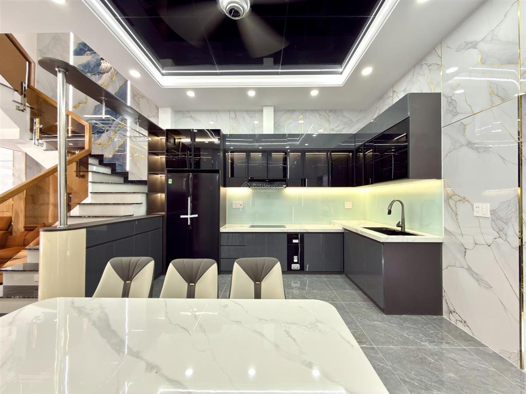 Nhà bên trường tiểu học lê văn thọ, dt5x13m, trệt, 3 lầu, 4pn, p.thờ, sân thượng, 6,9 tỷ