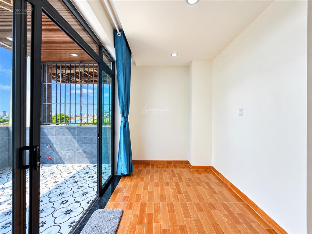 Nhà có thang máy, bên ngã tư ga, sát gò vấp, dt 4.2x14m, lửng, 4 lầu, 4pn, p.thờ, p.xông hơi, s.th