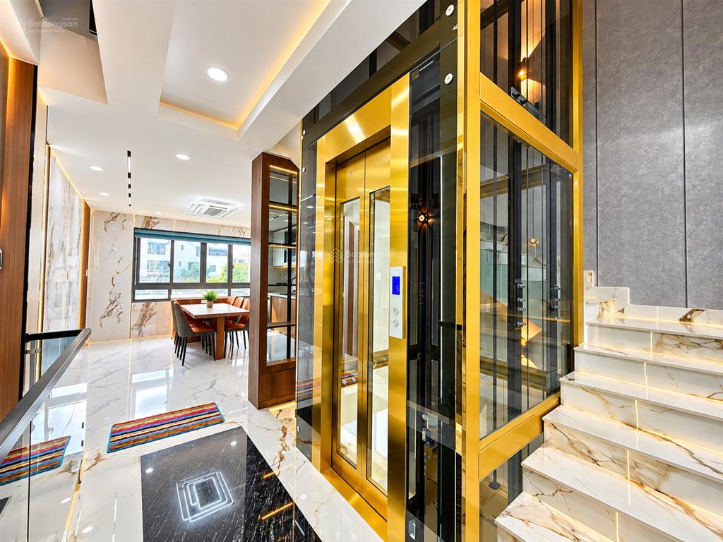 Nhà có thang máy, bên ngã tư ga, sát gò vấp, dt 4.2x14m, lửng, 4 lầu, 4pn, p.thờ, p.xông hơi, s.th
