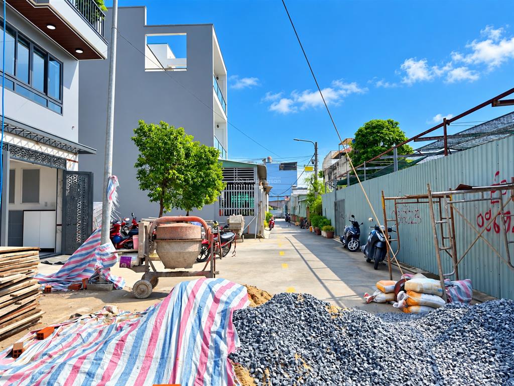 Nhà có thang máy, bên ngã tư ga, sát gò vấp, dt 4.2x14m, lửng, 4 lầu, 4pn, p.thờ, p.xông hơi, s.th